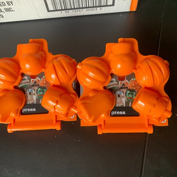 HALLOWEEN - 7pc lot HALLOWEEN TREAT baking tools, cookie cutters, cake pop press - Picture 7 of 8